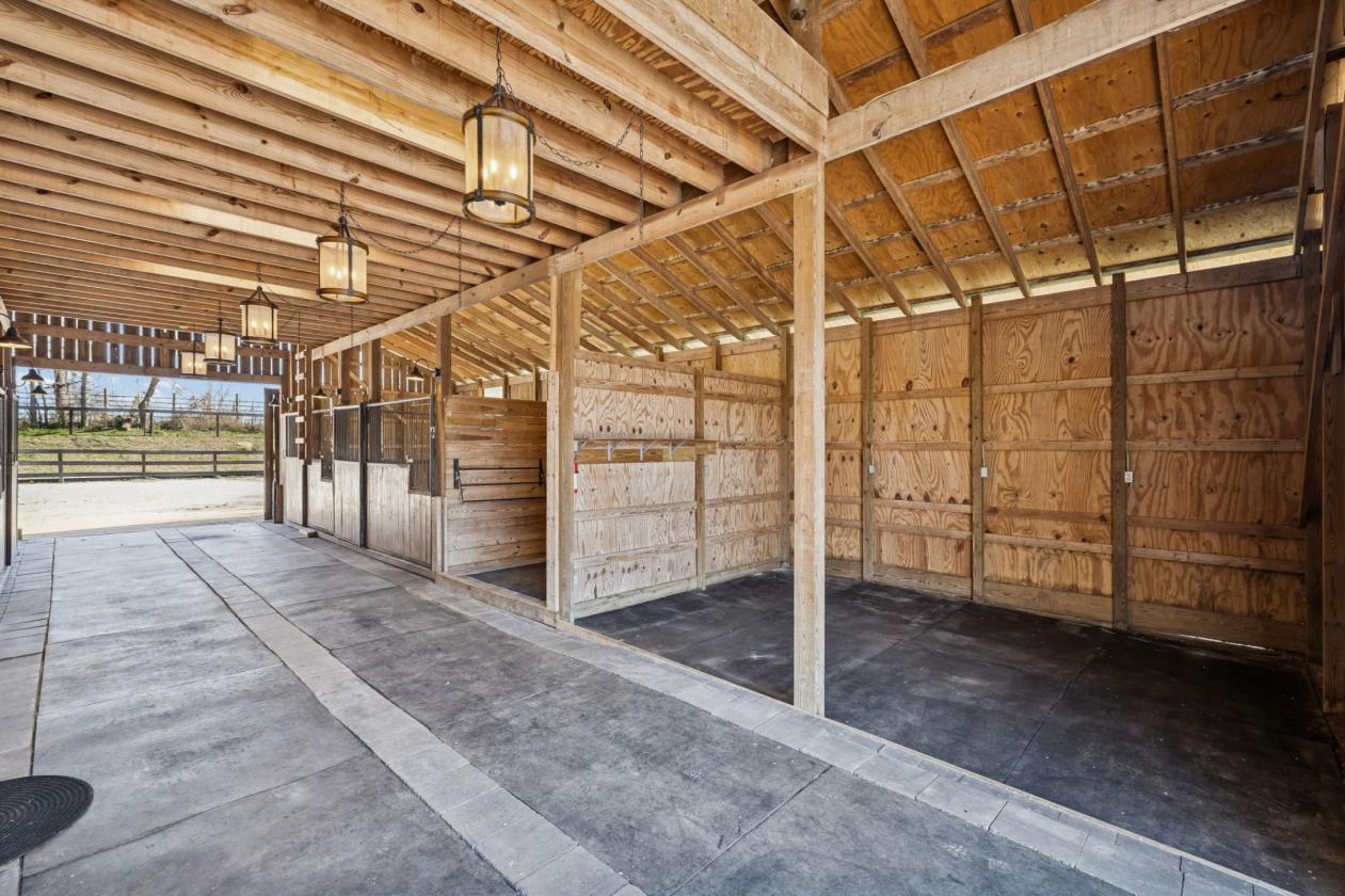 Equestrian Sanctuary with Arena on 5 acres - photo 10