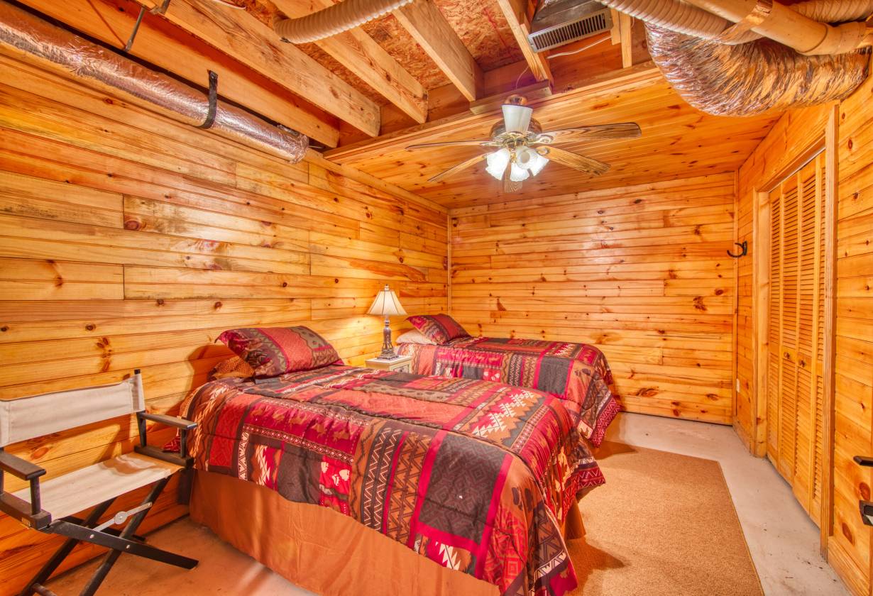 Direct Trail Access Cabin with 8.94 acres Spruce... Jamestown