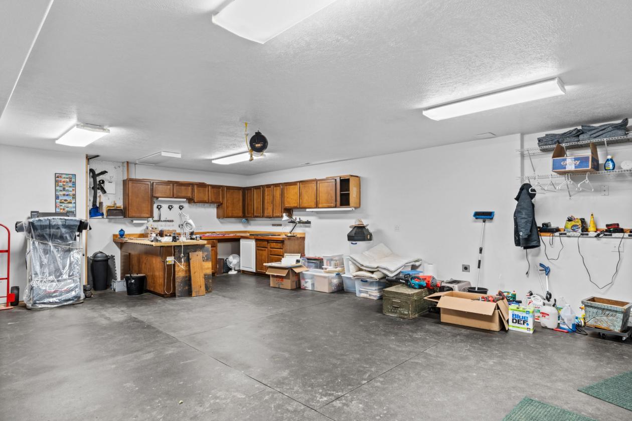 Private Equestrian Retreat, Indoor & Outdoor Arena - photo 30
