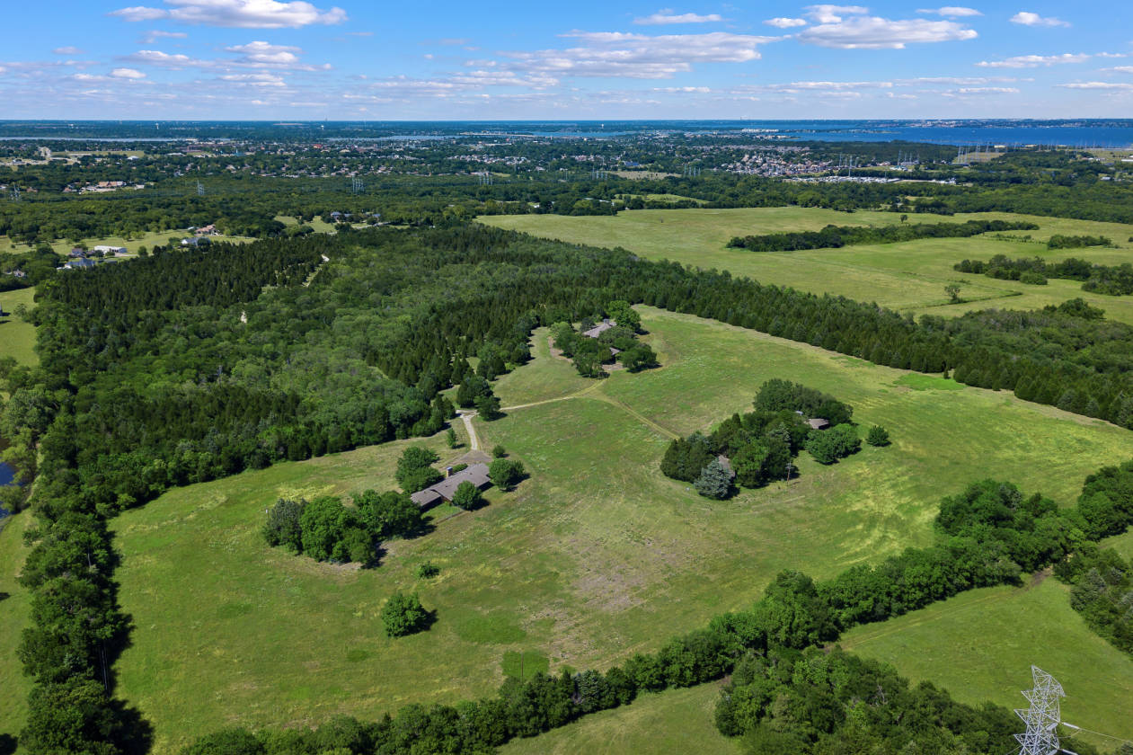 78+ Acres with Trees, 4 Homes,Town of Sunnyvale, Texas close