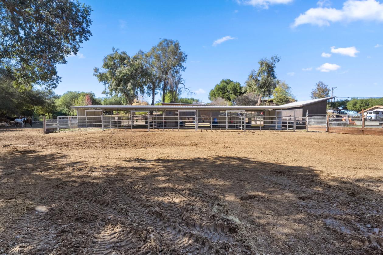 Horse Ranch in Ortega Mountian - photo 5