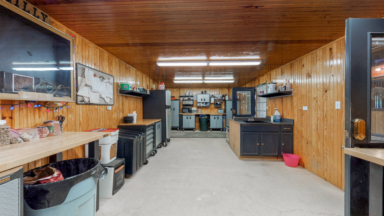 Equestrian estate with indoor arena, detached office & more