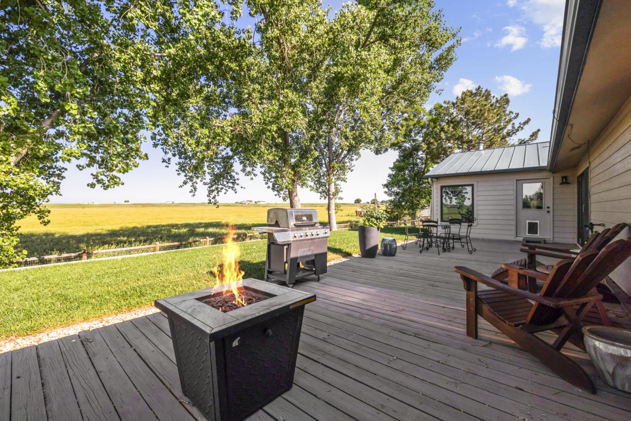 Stunning luxury 40 acre ranch w/water, barn + more - photo 25