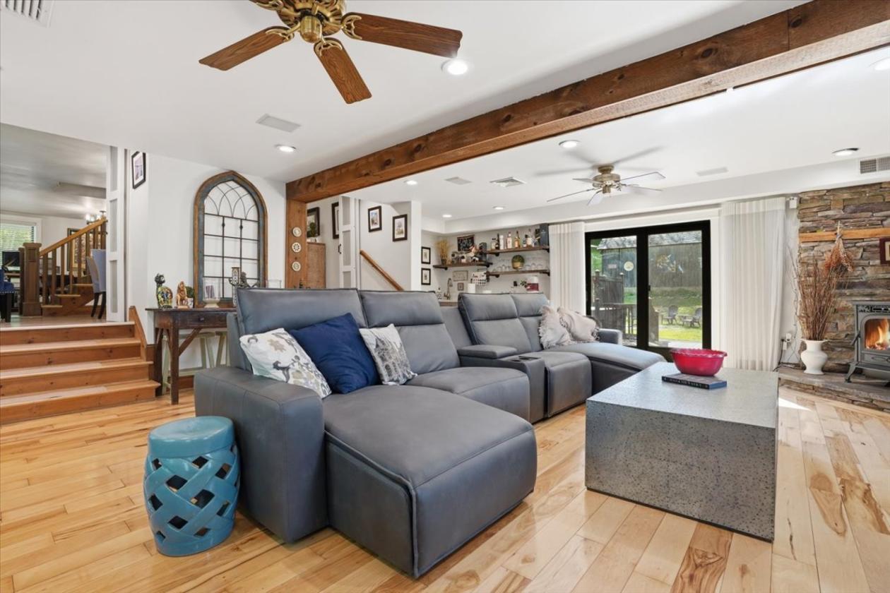 Estate with Bank Barn and Large, Updated Home - photo 7