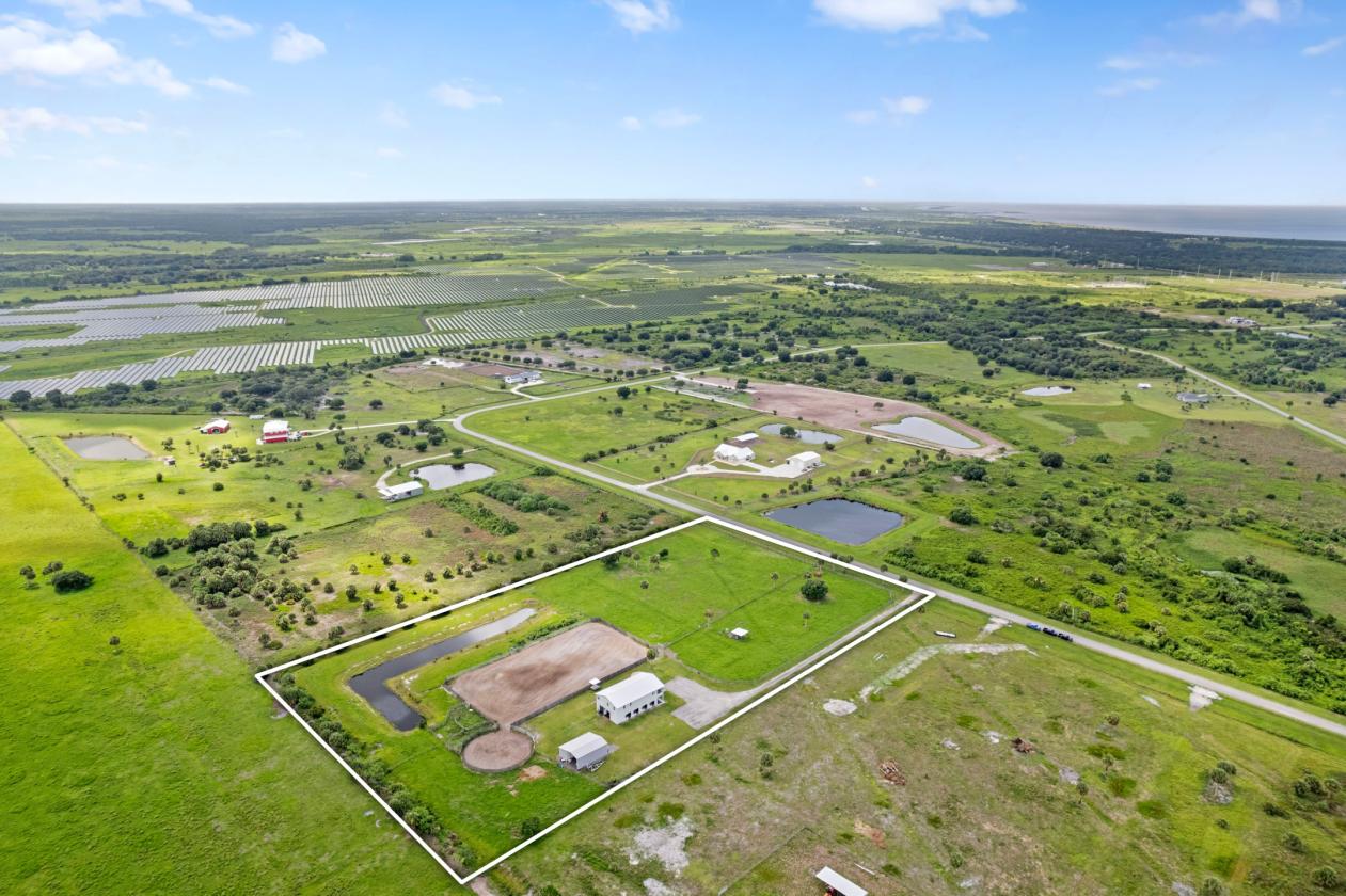 8 STALLS  •  8+ ACRES • ARENA • TURNKEY HOME - photo 5