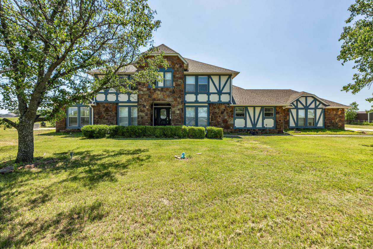 Horse Property for sale.