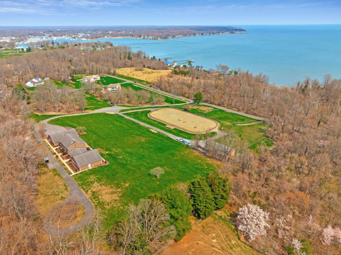 Custom-Crafted Equestrian Estate on 13 Acres - photo 6