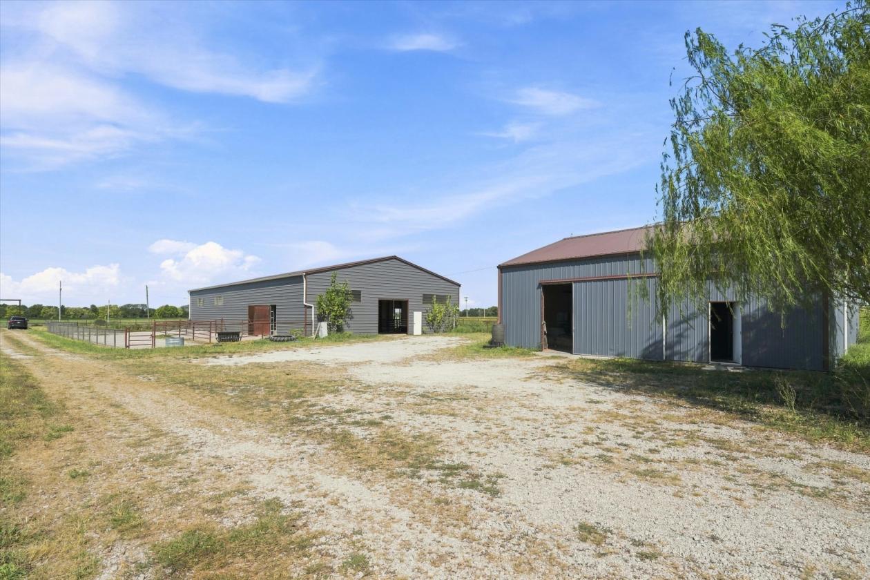 HORSE BARN WITH INDOOR ARENA — BUILT 2022 - photo 8