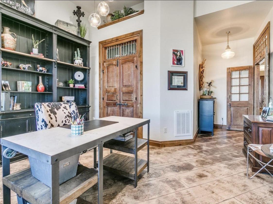 Rustic Elegance Meets Ultimate Equestrian Retreat - photo 21