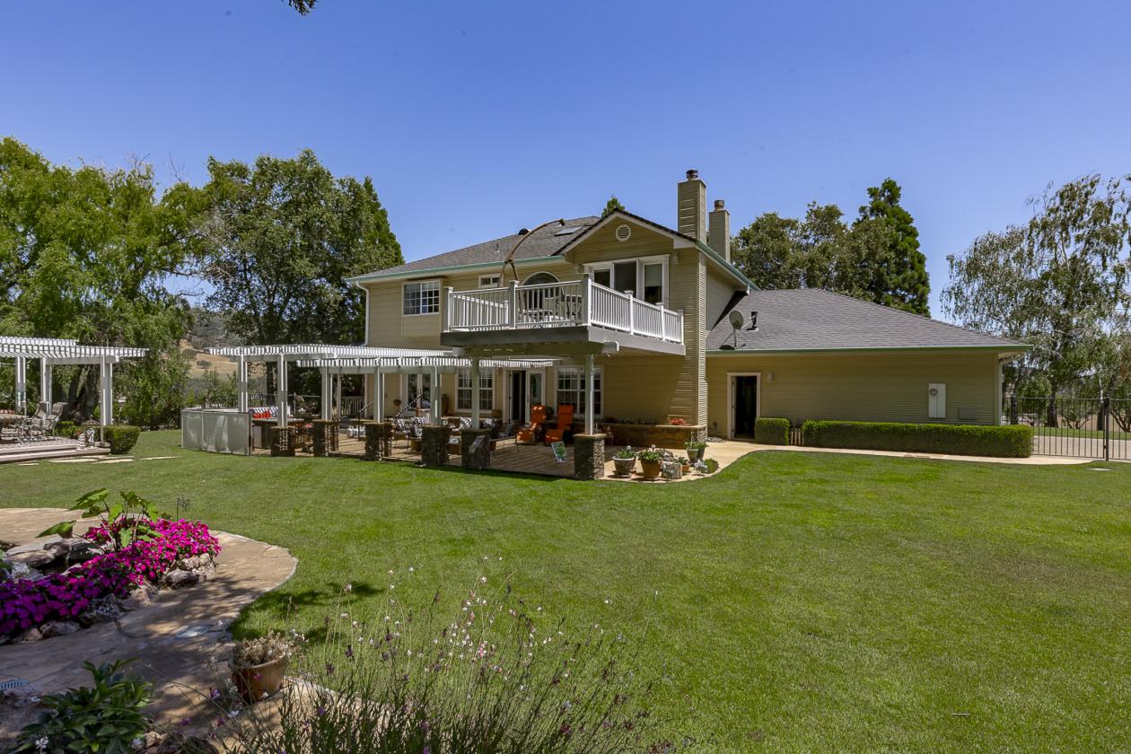 Historic 10-Acre custom Equestrian Estate & Vineyard - photo 17