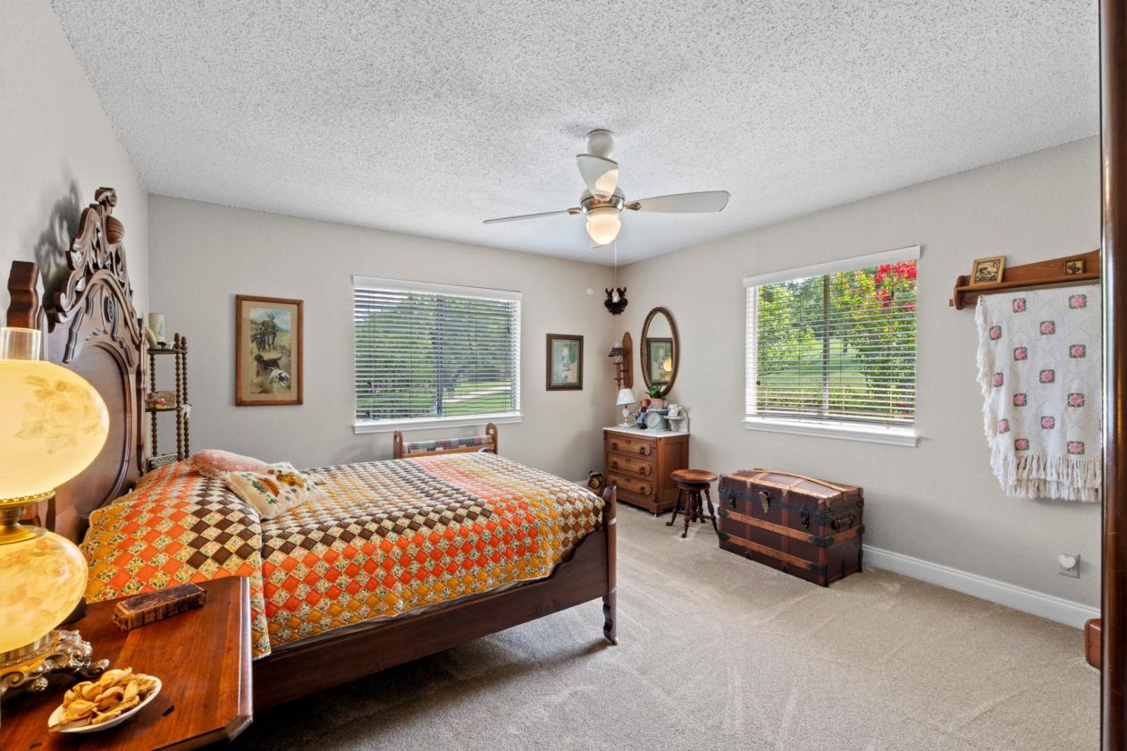 Picturesque mini farm, 8+ acres, pond ++ - photo 17