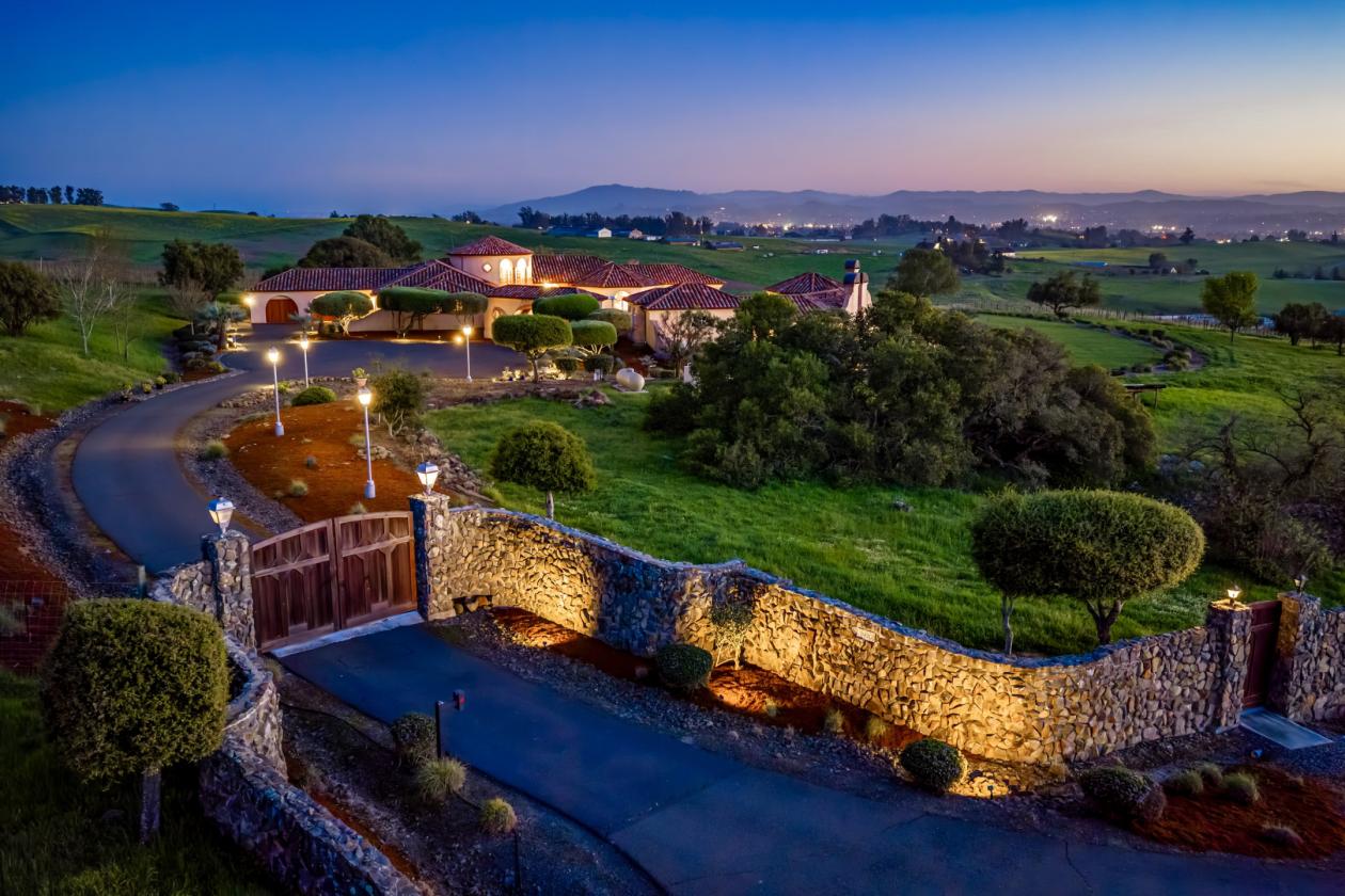 Where World-Class Pinot Meets Premier Equestrian - photo 4
