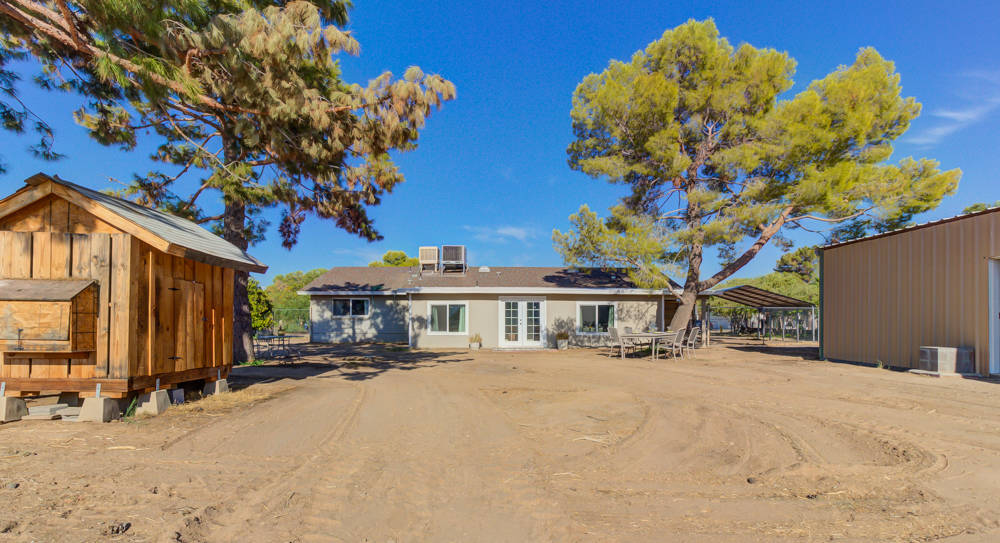 1 Acre Horse Property with 2,114 sq. ft. Remodeled Home... Surprise