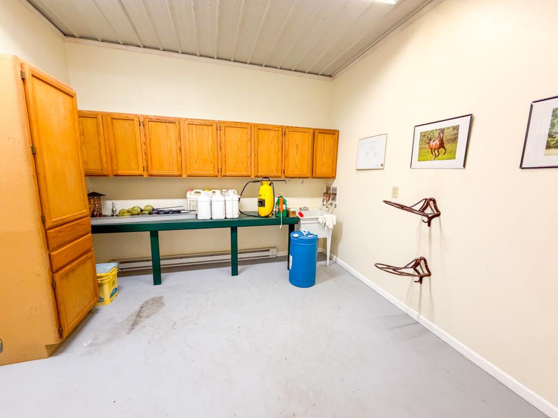 Traditional Ranch with Basement and Barn - photo 15