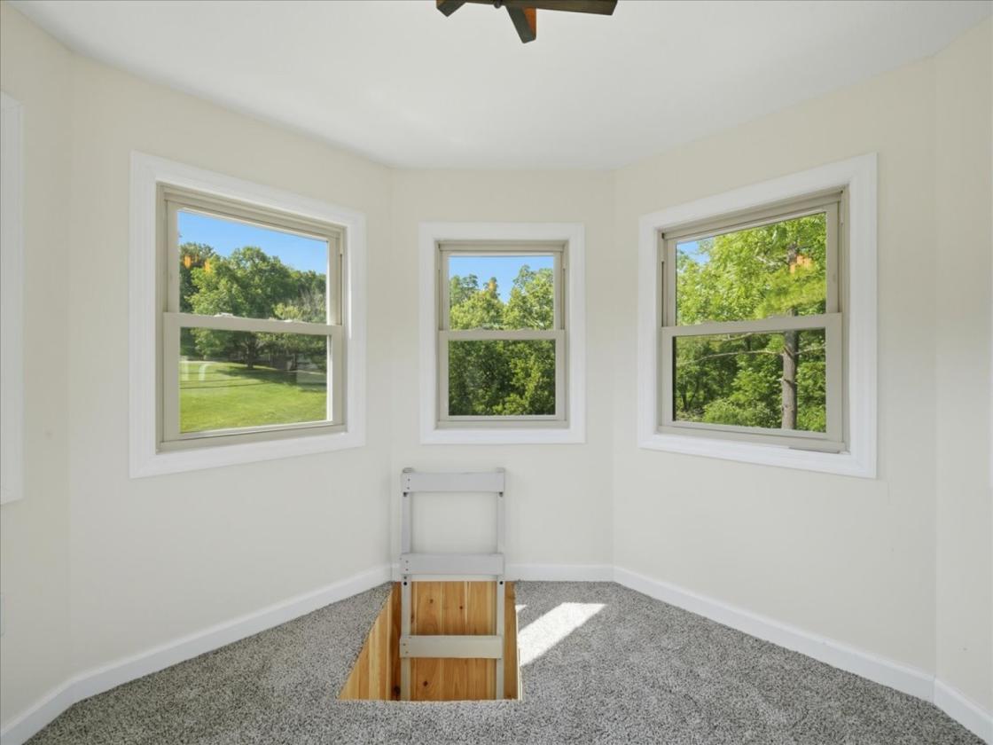 Restored 1880s Victorian Estate on 27 Private Acre - photo 14