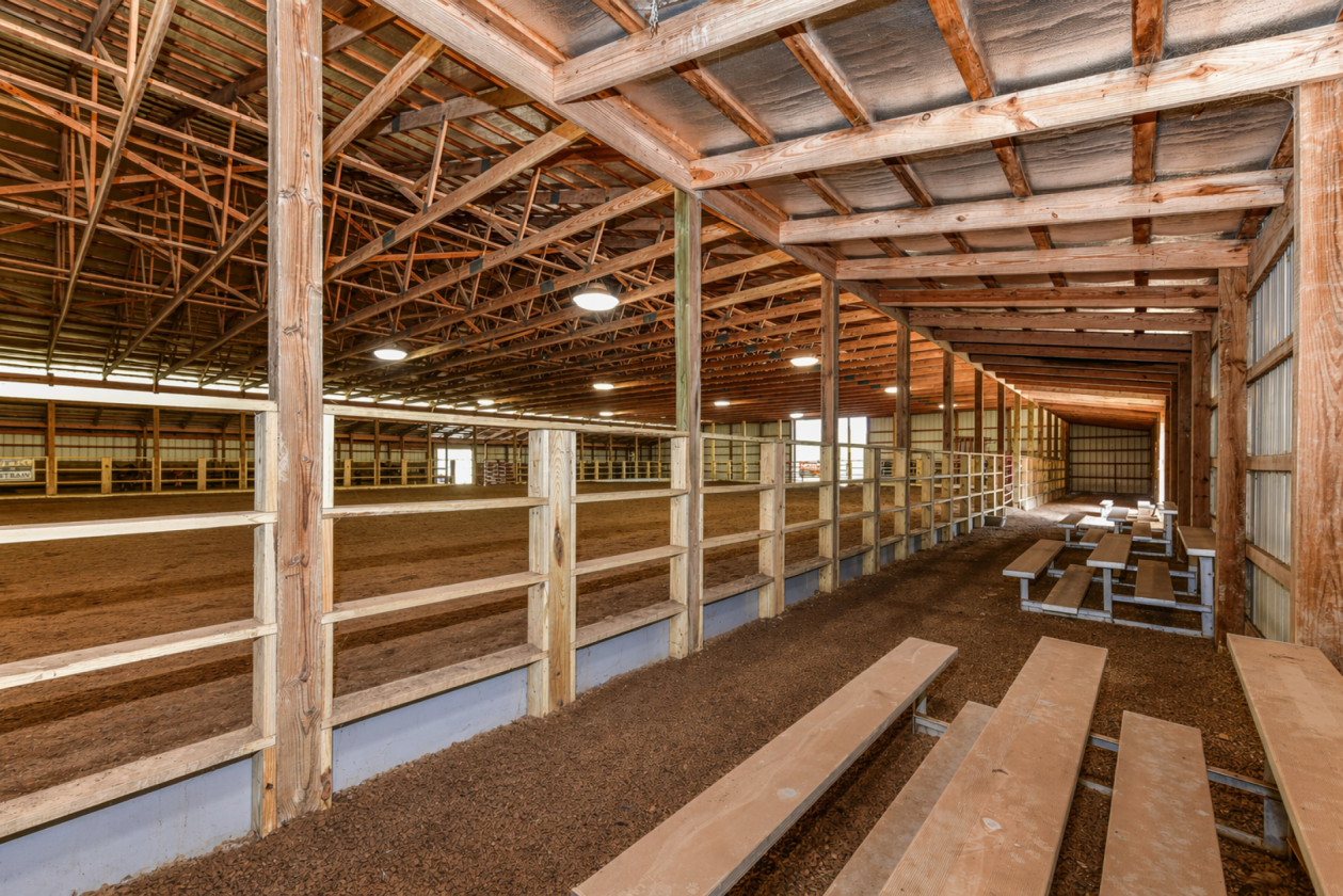 26 -Ac Horse Facility - Apartment, Lounge, etc - photo 8