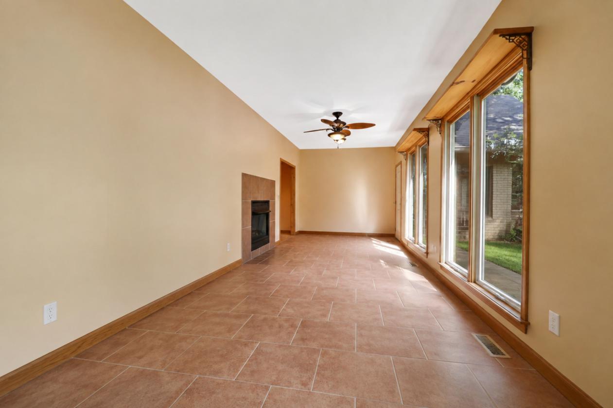 Spacious Cabin in BSF Equestrian community - photo 17