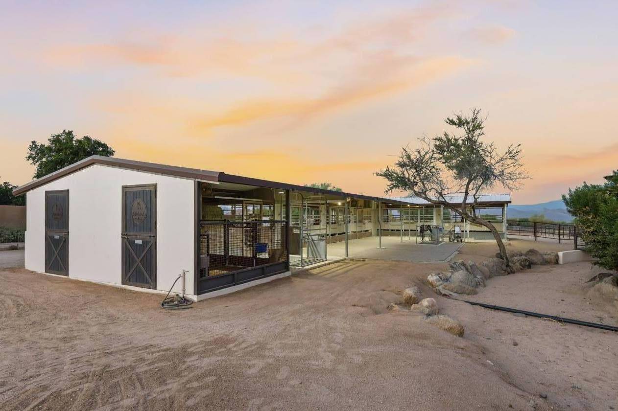 Refined Equestrian Estate - photo 6