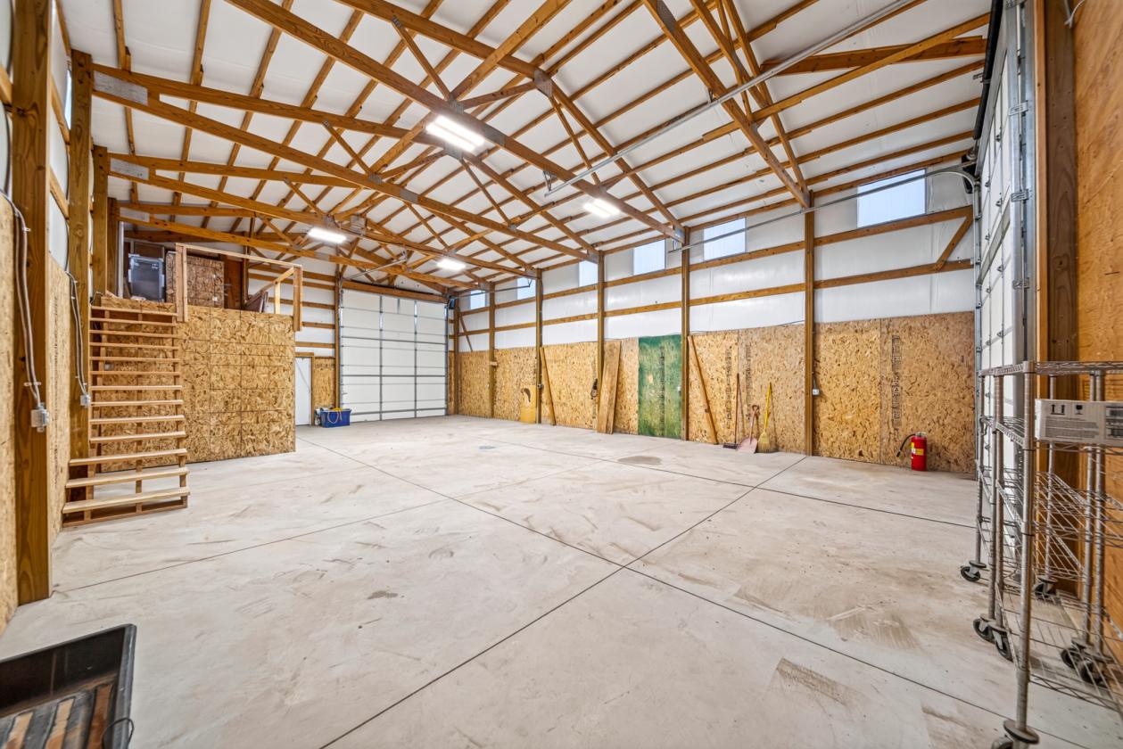 Masterfully crafted equestrian estate for sale. - photo 26