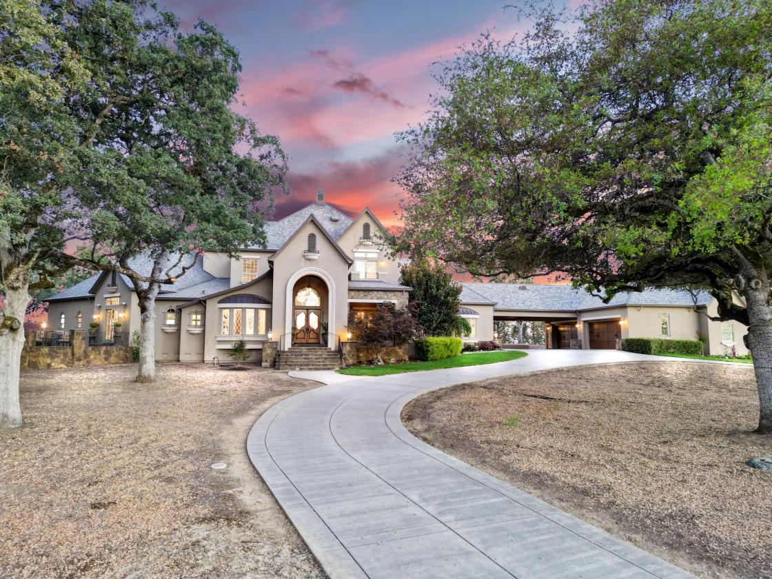 116-Acre Luxury Equestrian Estate & Vineyard - photo 2