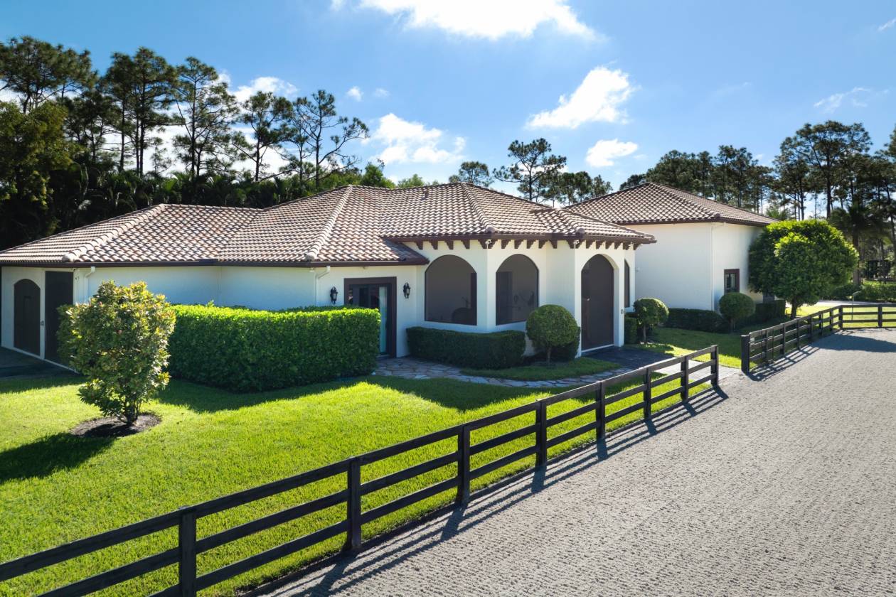 Custom Built Luxury Equestrian Estate with Stables - photo 23