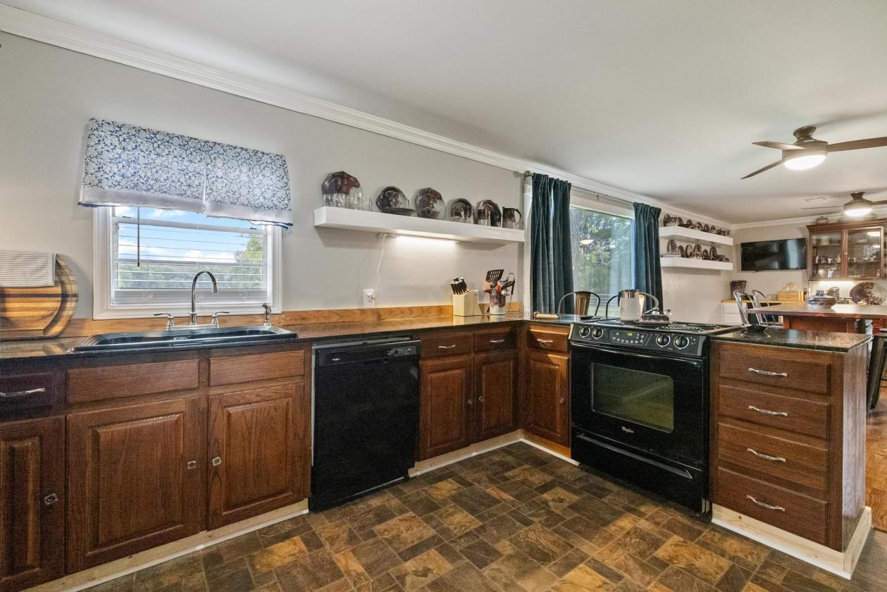 Beautiful Restored Farm House & The Perfect Land - photo 2