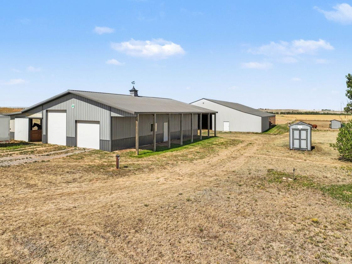 Country Living and Equestrian Excellence - photo 3