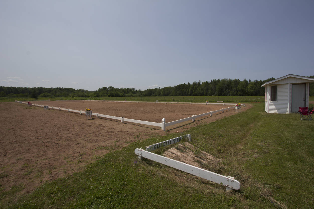 ESTABLISHED EQUESTRIAN STABLE Port Howe, Cumberland County, Nova