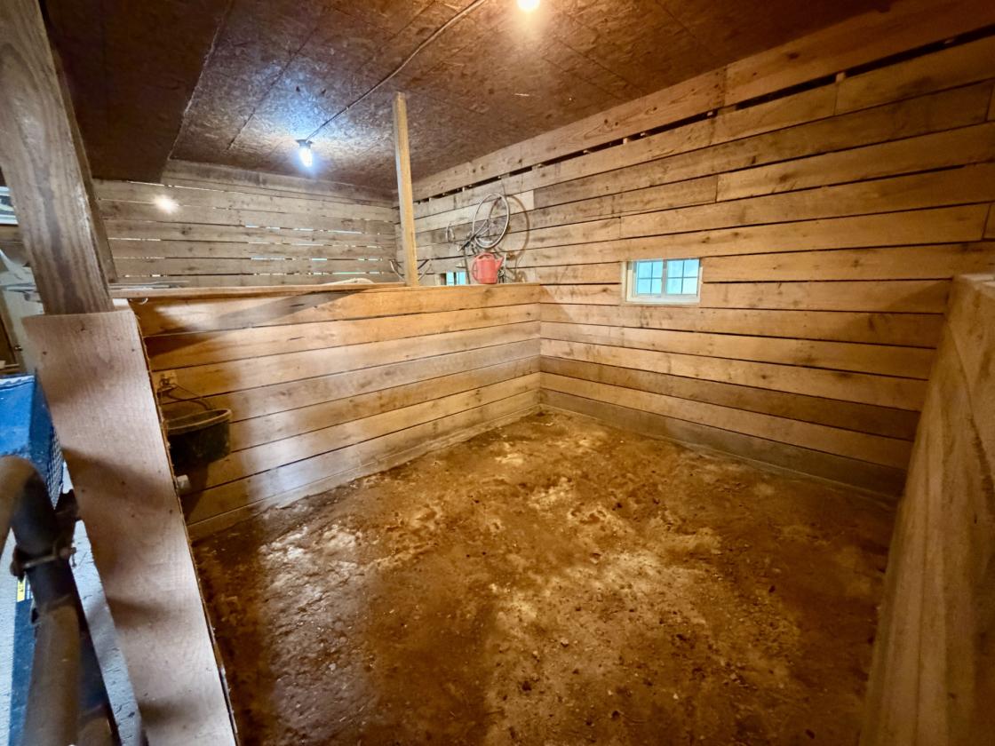 Custom Home On 271.28 Acres - photo 16