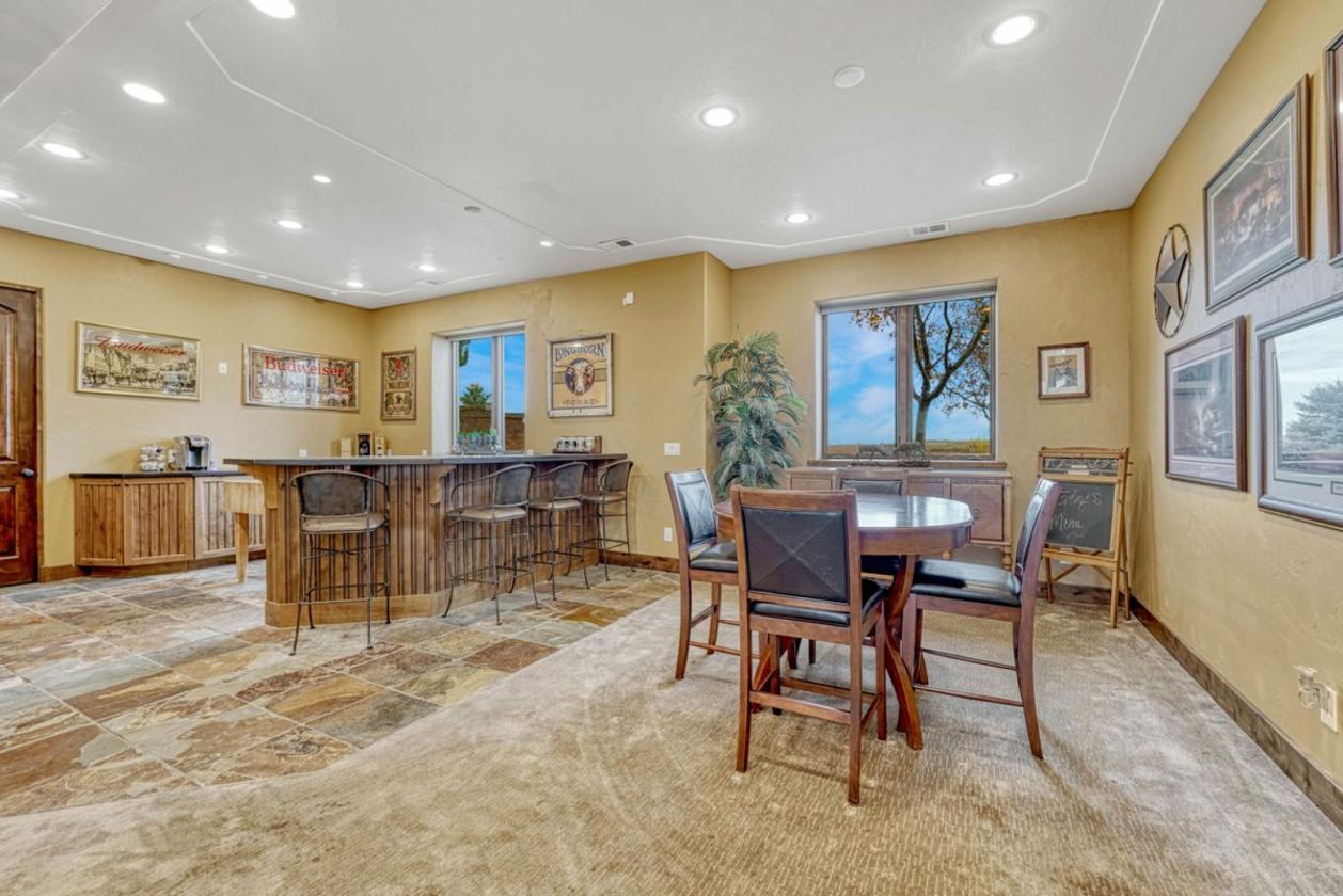 Timeless Equestrian Living Made for Entertaining - photo 25