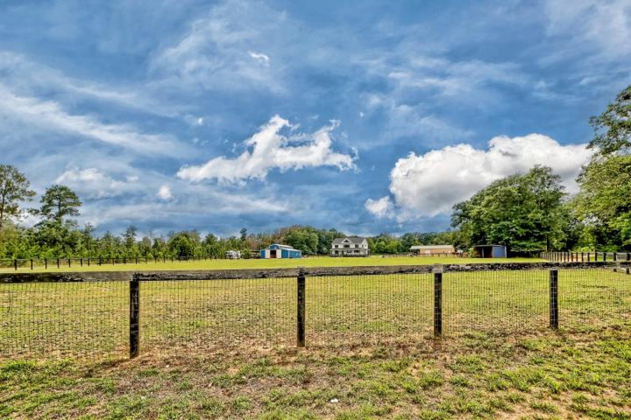 32.84 ACRES. EQUESTRIAN FACILITIES. - photo 12