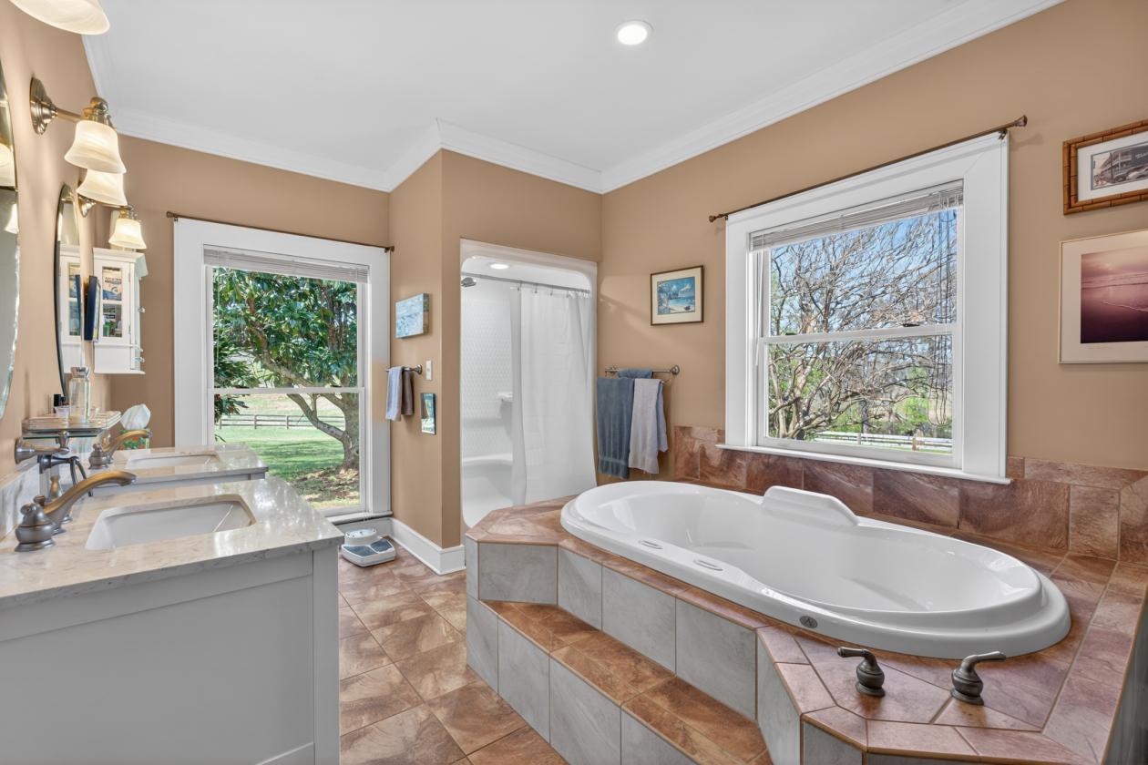 CLOSE TO TRYON Horse farm with 30+ kennel facility - photo 15