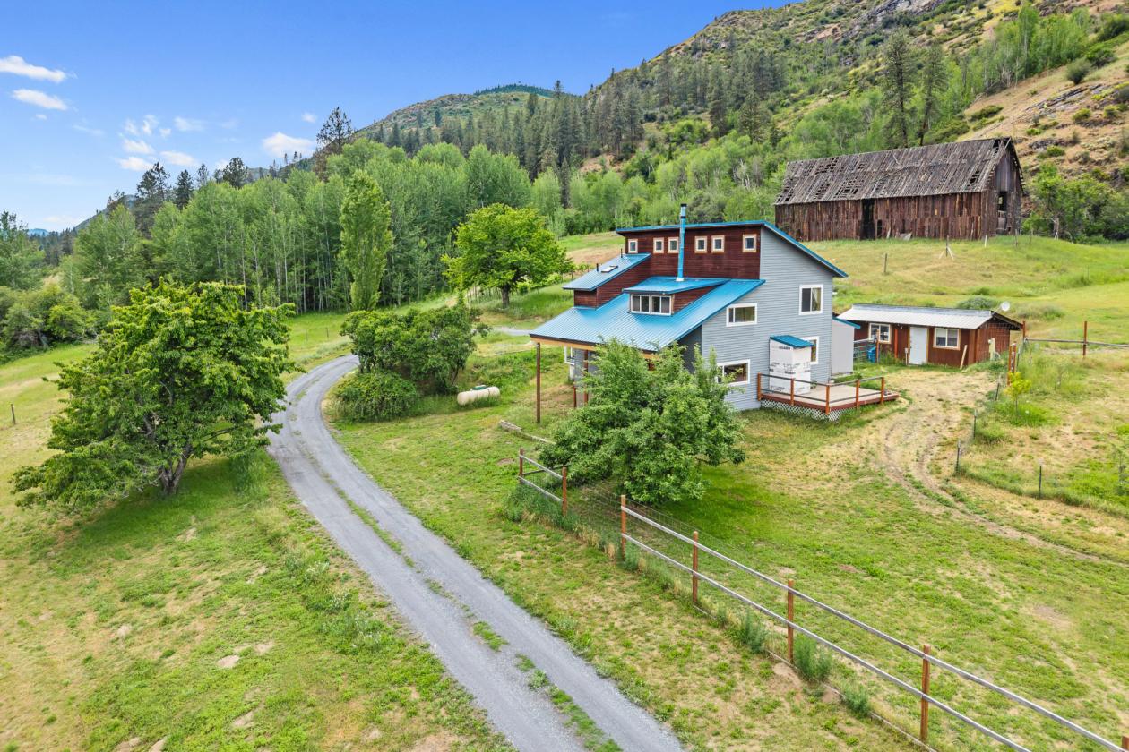 Columbia River views on 14 acres w/room for horses - photo 2