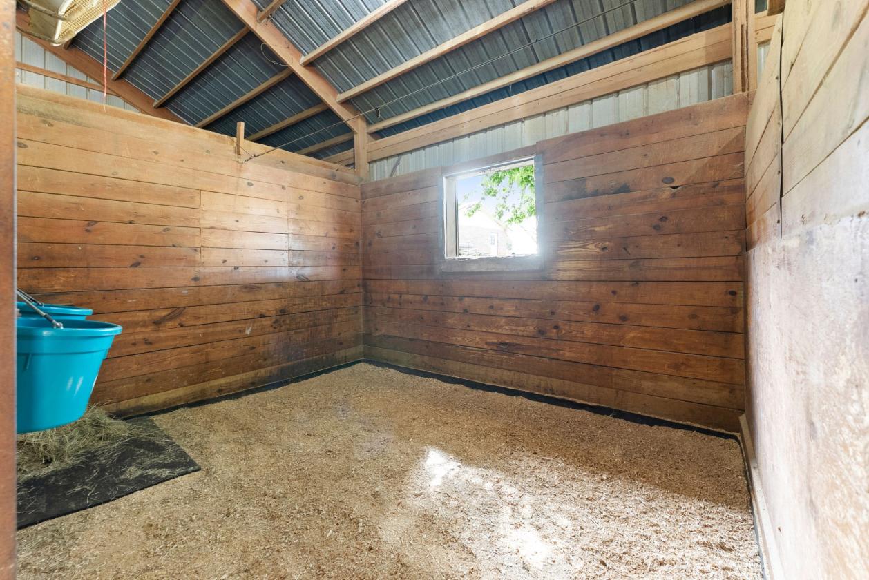 Beautiful Equestrian Estate on 19.8 Acres - photo 16