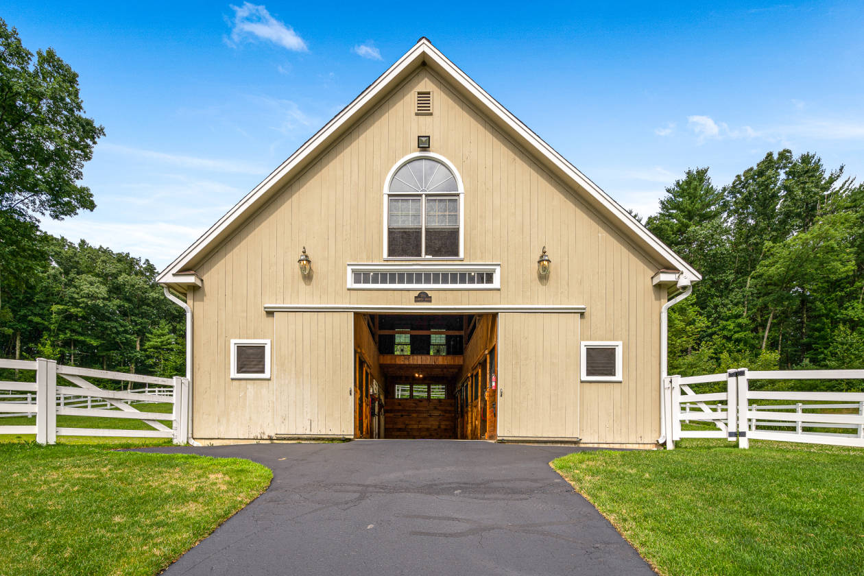 Equestrian Estate for sale 10 acres-4 stall barn and mint colonial ...