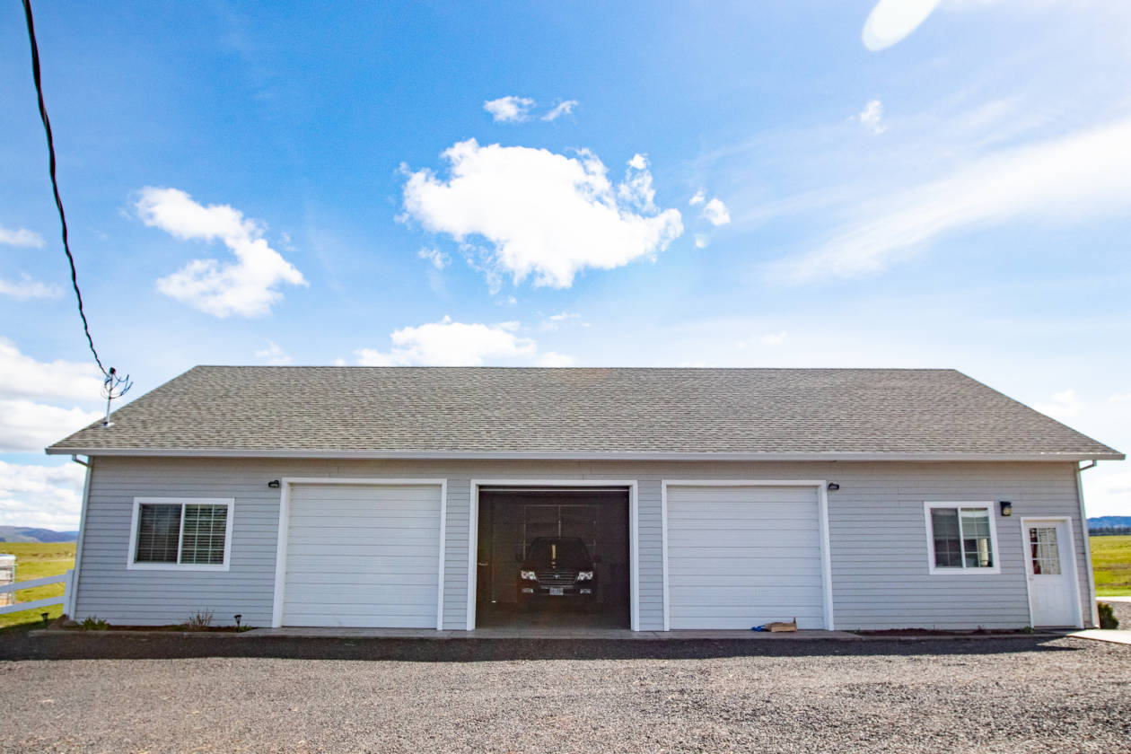 Big Beautiful Farm House on 10 acres in Big Sky... Tygh Valley, Wasco