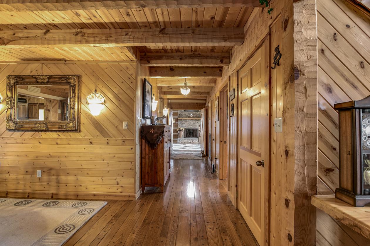 Beautiful log home on 33.95 acres - photo 17