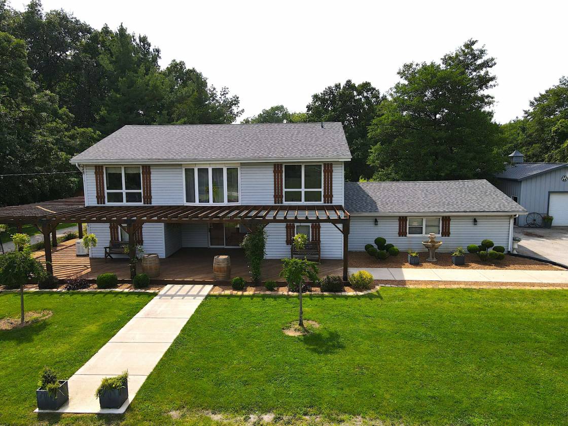 Beautiful 5 +/- Acre Property with 6-Stall Barn - photo 2