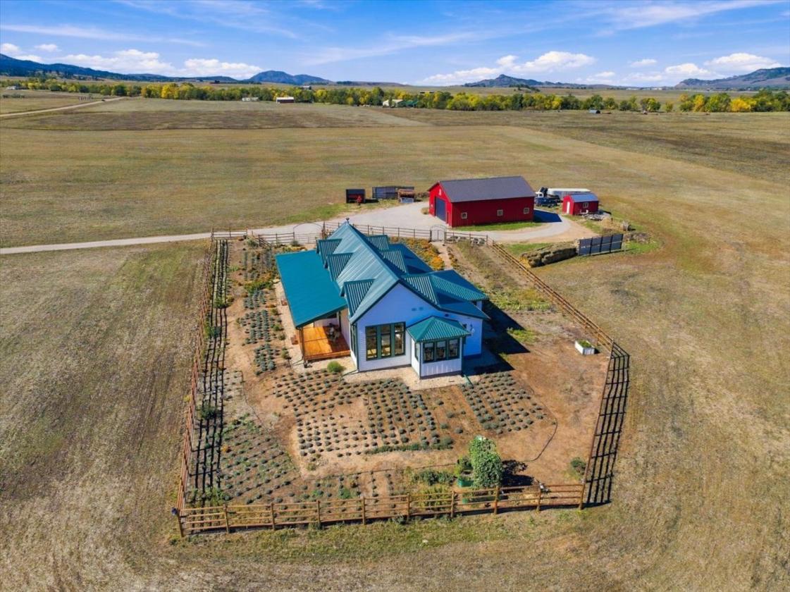 Bring Horses to gorgeous views and custom home! - photo 4