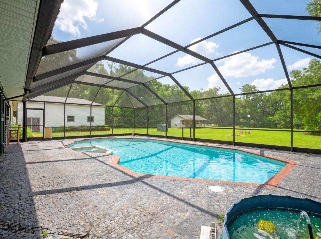 2.5 Acre Retreat with Guest House & Workshop - photo 25