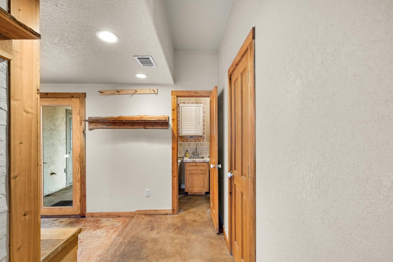 Income Producing Hill Country Retreat - photo 6