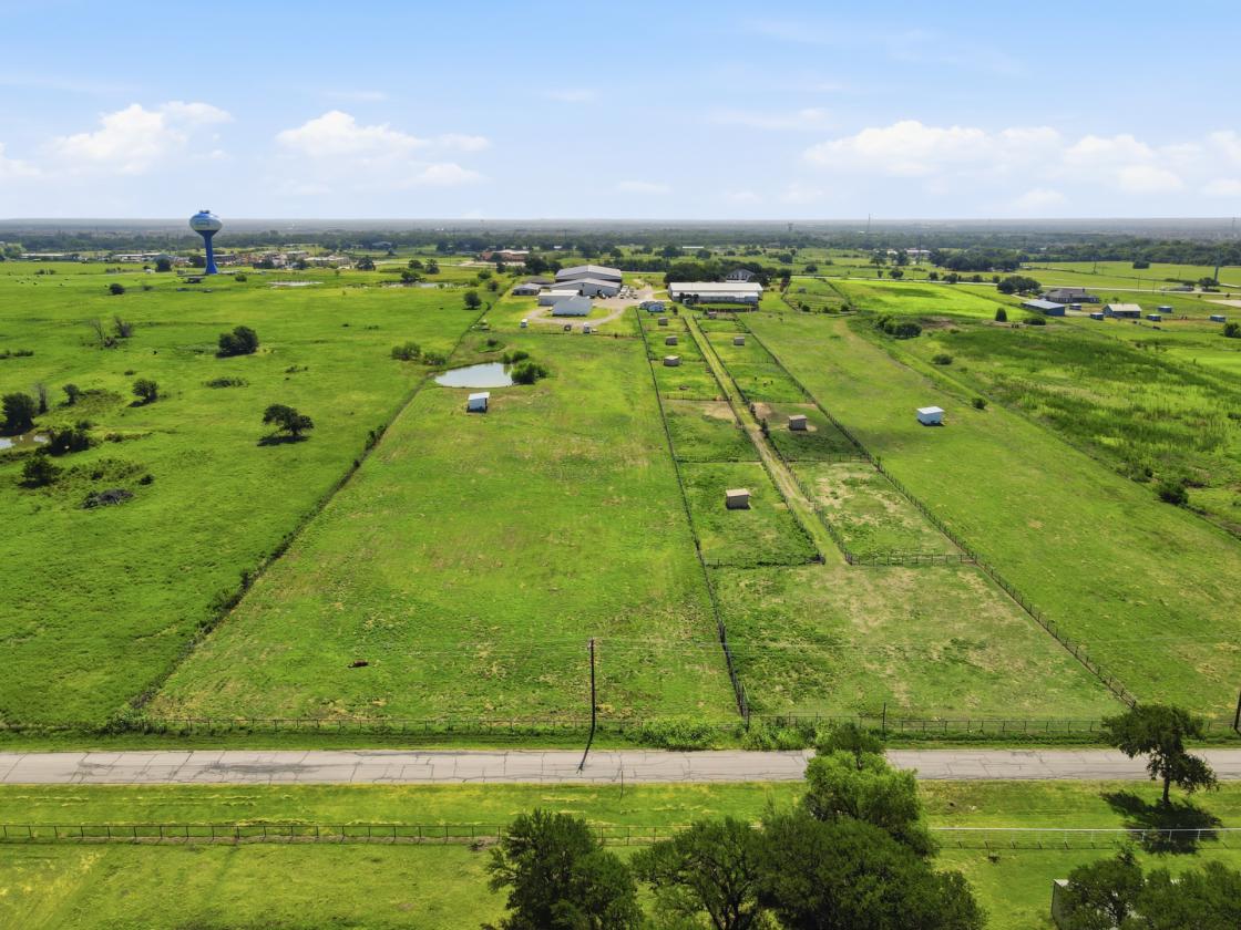 Exceptional Equestrian Estate w/ C-2 Potential! - photo 21