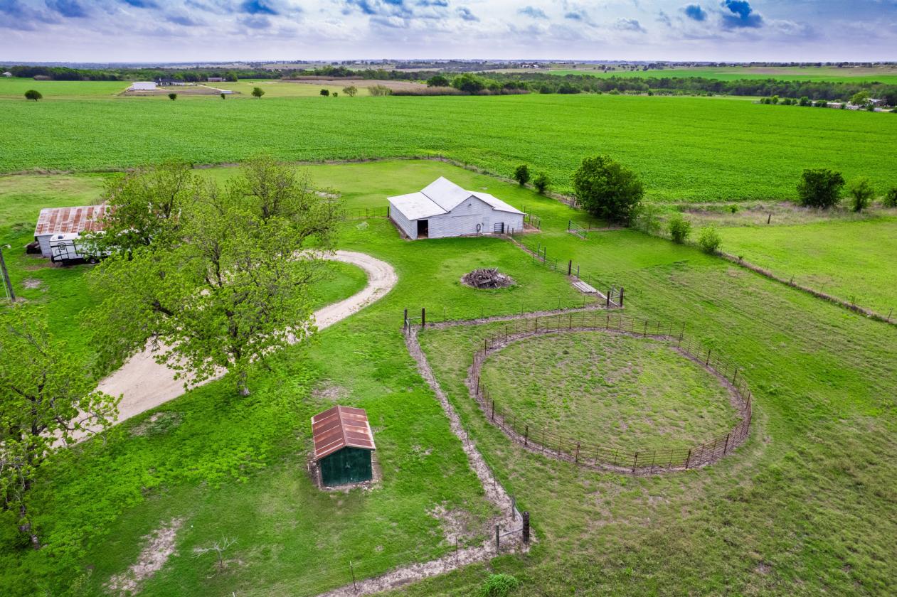 Classic 1946 Farmhouse with Barn & Arena - photo 23