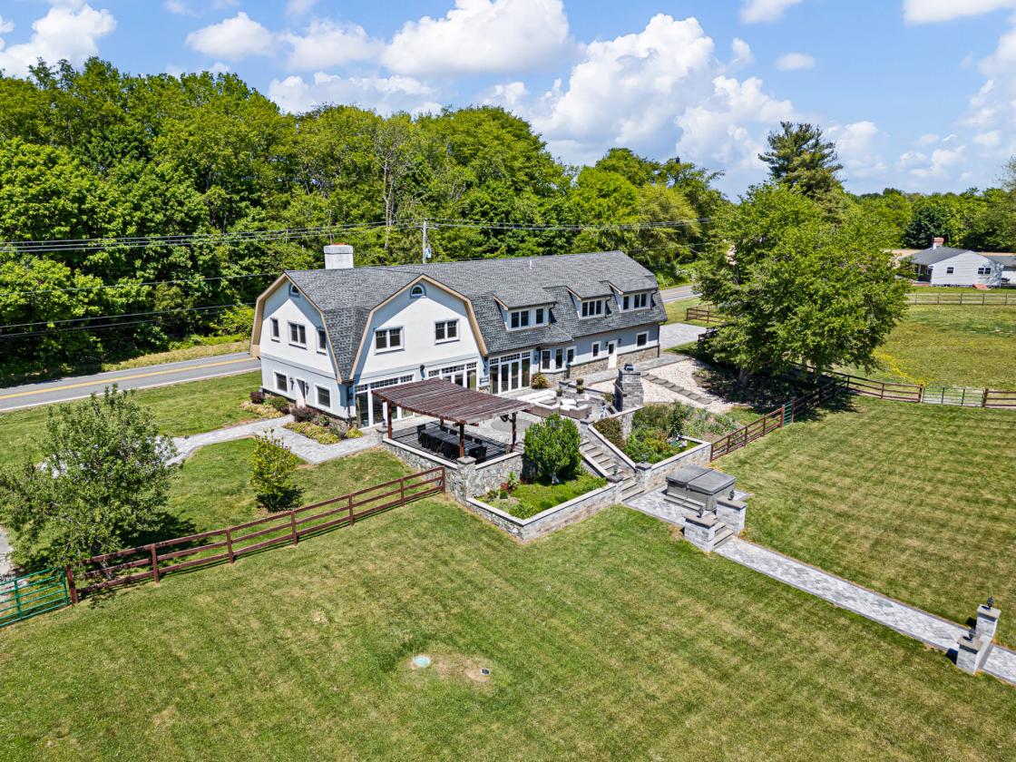 Barn Luxury Reimagined on 4.64 acres - photo 1