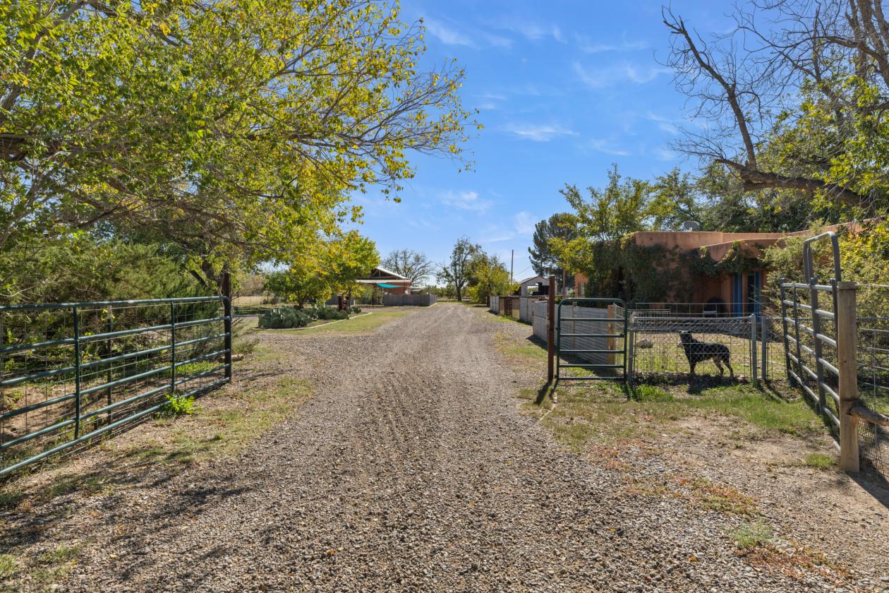 7 ACRE HORSE PROPERTY WITH THREE HOUSES - photo 10