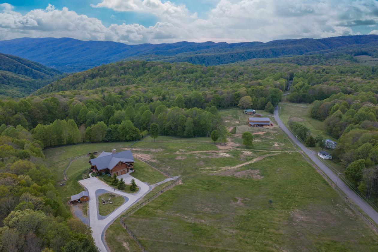 15-Acre Horse Farm, 13 Stalls & Pasture, Turnkey - photo 9
