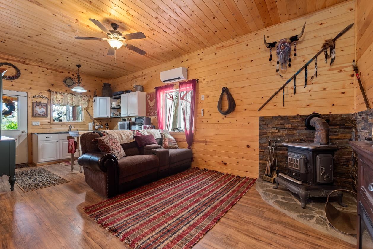 Home, Guest Quarters, Barn, 5 acres, arena & MORE! - photo 16