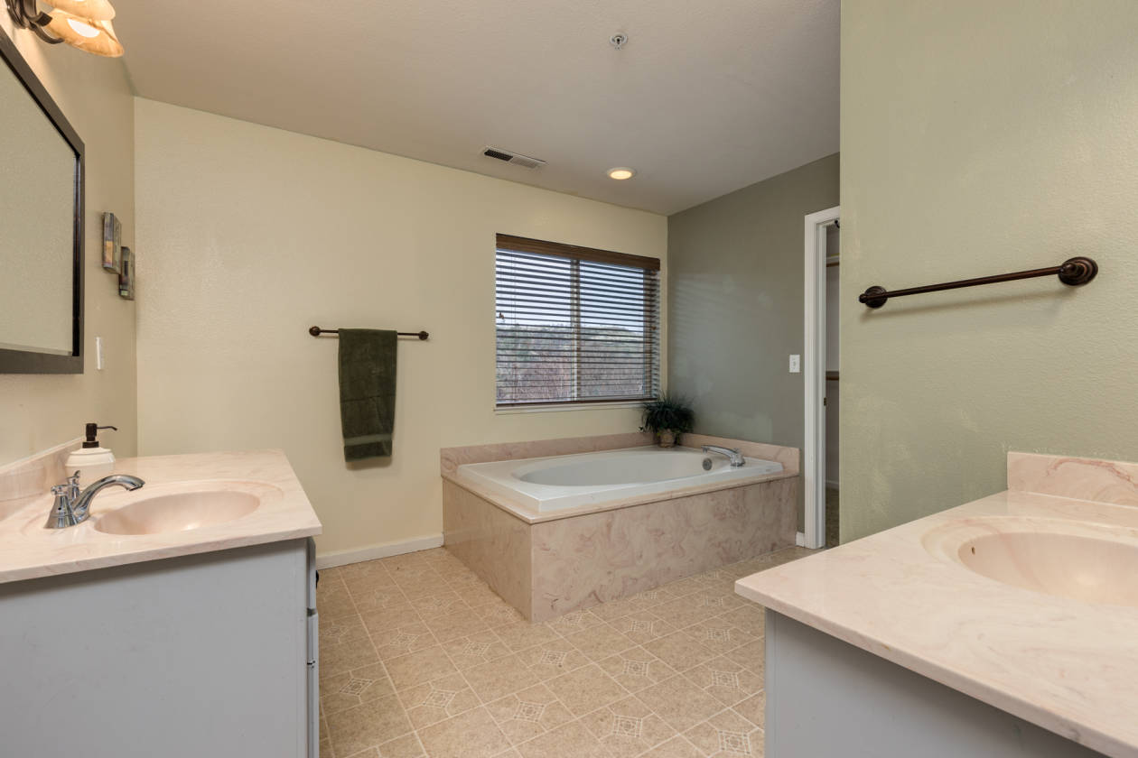 Butte Valley, CA Horse Property for sale! 5 Stalls.... Oroville