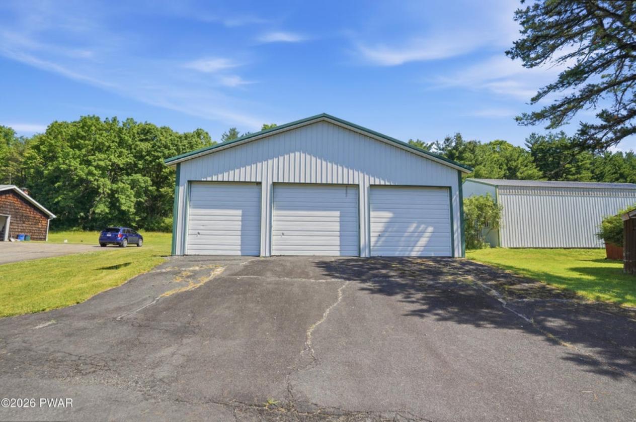 31-Acre Equestrian Property with 8-Stall Barn - photo 2