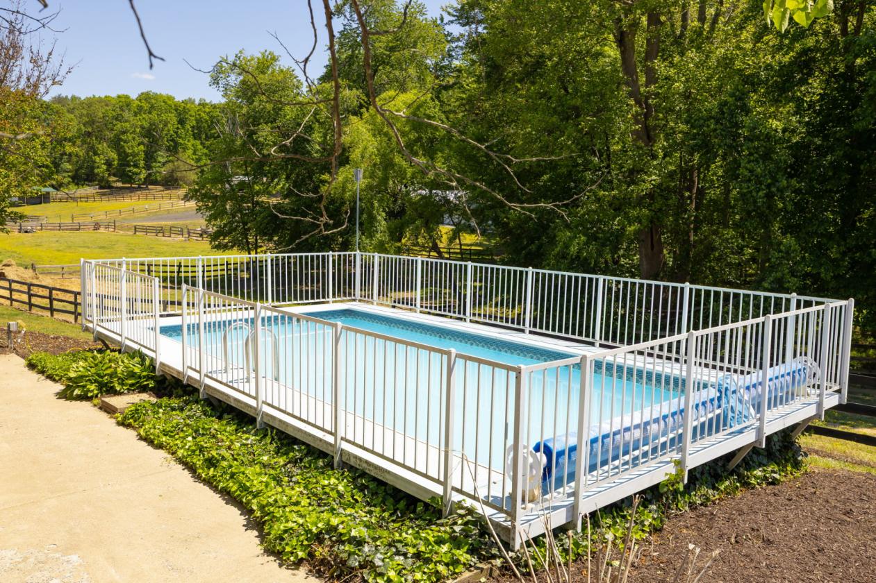 EKG Stables: 36-Acre Turnkey Equestrian Paradise - photo 17